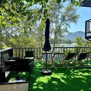 https://hostel-sweed-dee-seaview.hotelskophiphi.com